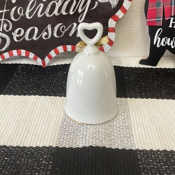 Holiday Wreath Christmas Porcelain Bell - Picture 2 of 4